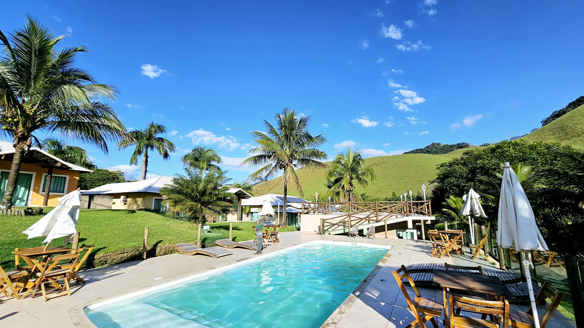 Chalés do Hotel Pousada Bambuzal entre as montanhas e a natureza do Sana, Macaé - RJ